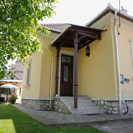 Varkert Deluxe Apartmanhaz Miskolc Buitenkant foto