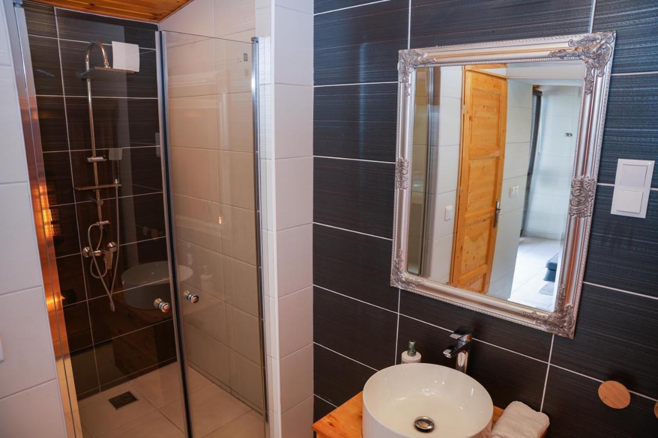 Varkert Deluxe Apartmanhaz Miskolc Buitenkant foto