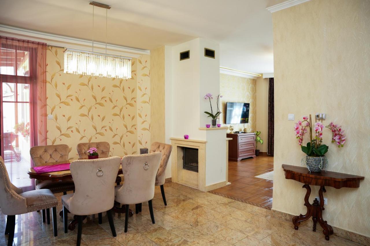 Varkert Deluxe Apartmanhaz Miskolc Buitenkant foto