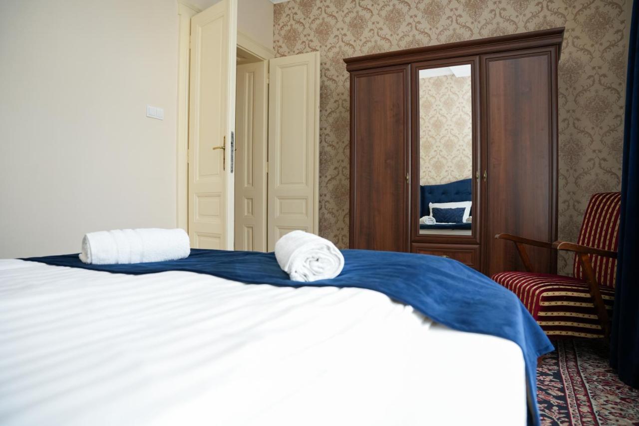 Varkert Deluxe Apartmanhaz Miskolc Buitenkant foto