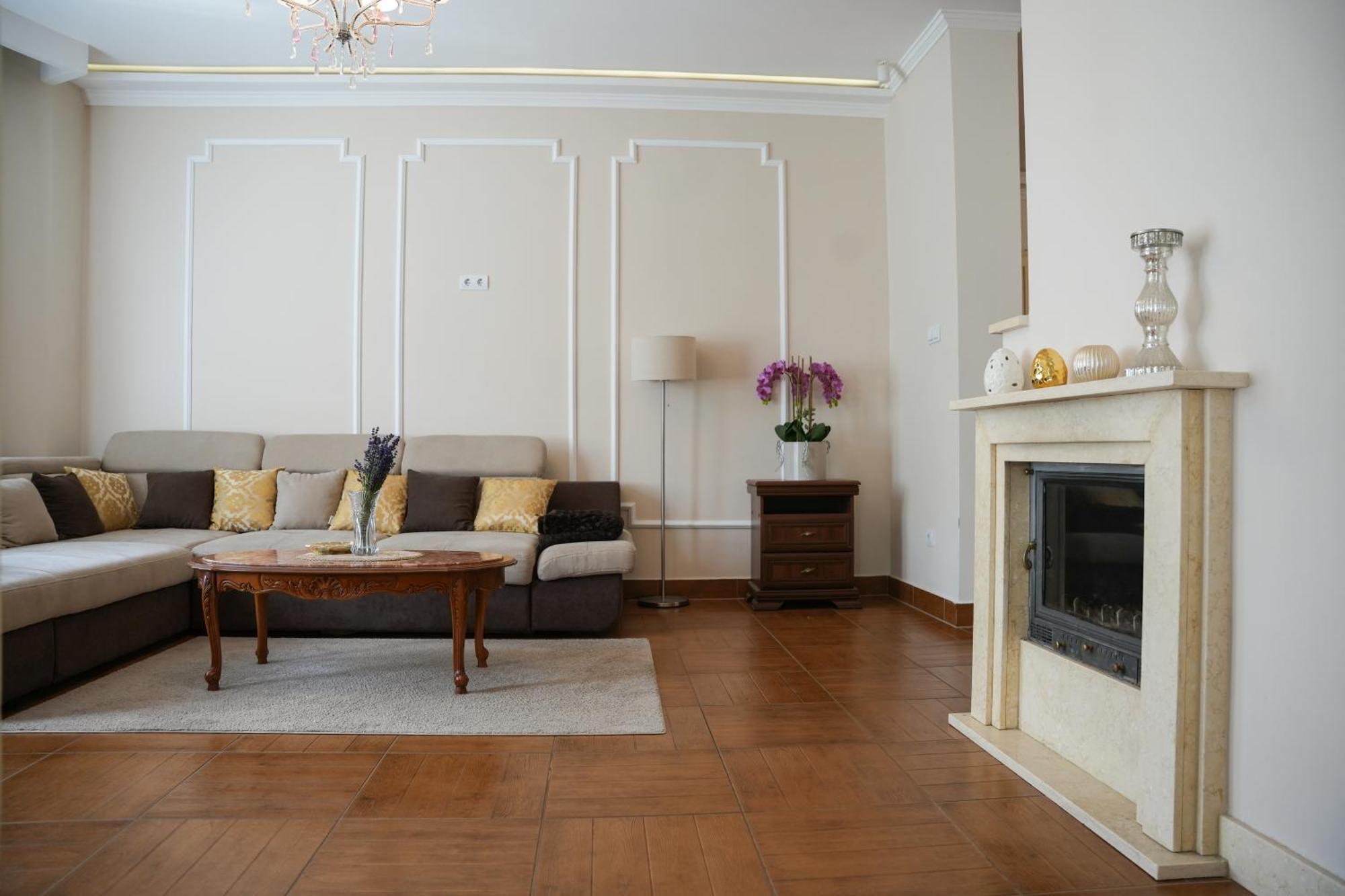 Varkert Deluxe Apartmanhaz Miskolc Buitenkant foto