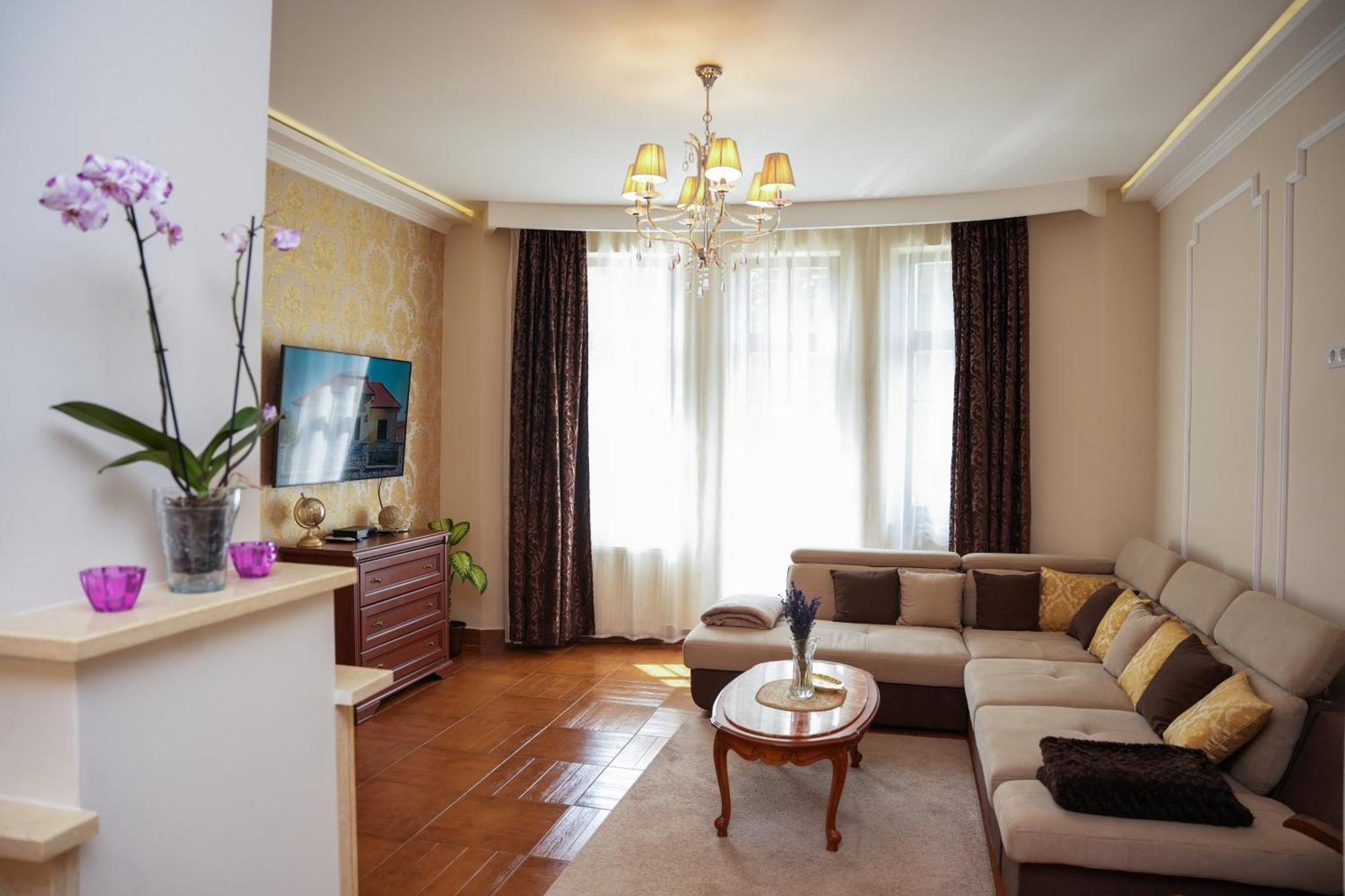 Varkert Deluxe Apartmanhaz Miskolc Buitenkant foto