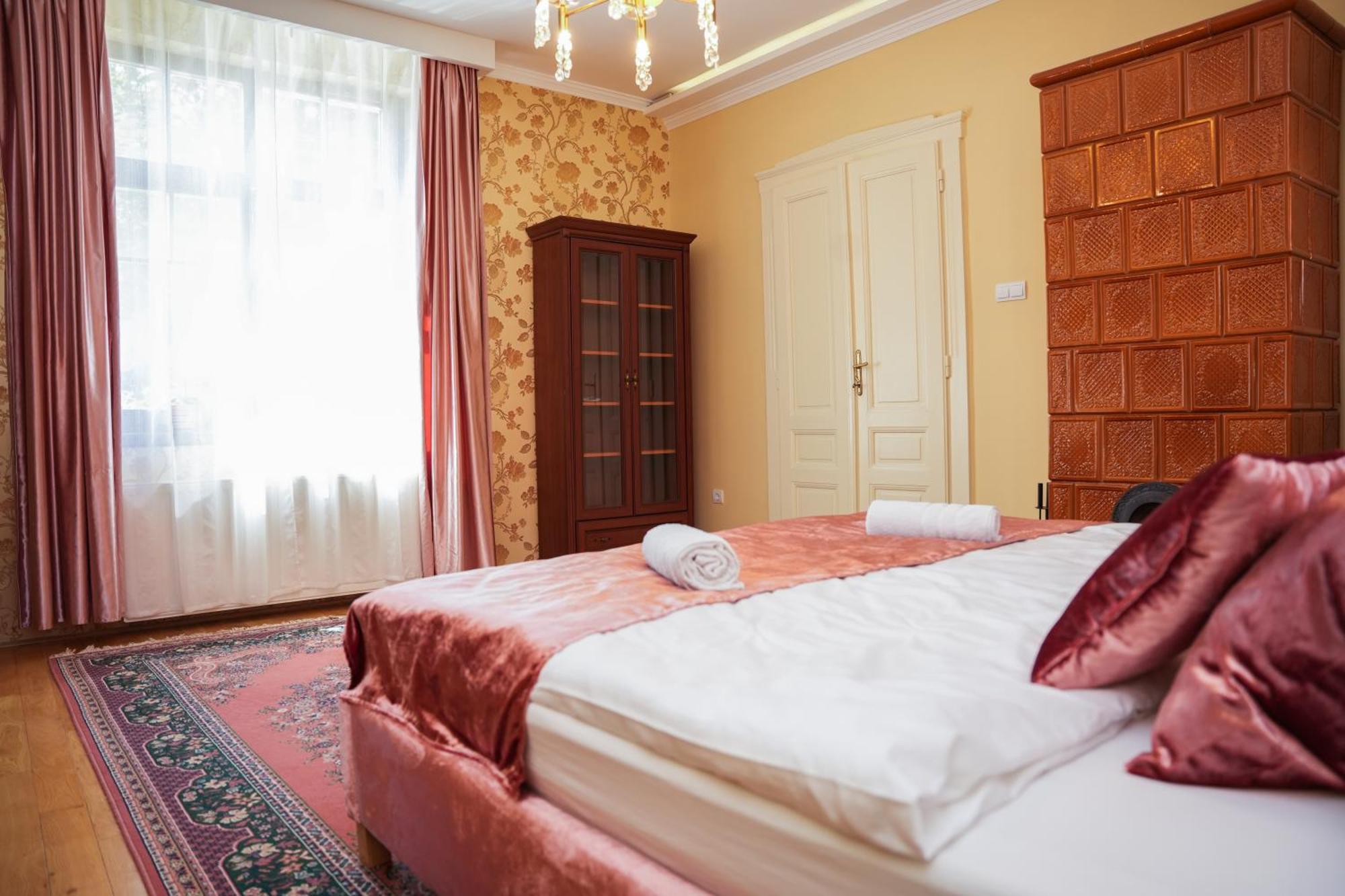 Varkert Deluxe Apartmanhaz Miskolc Buitenkant foto